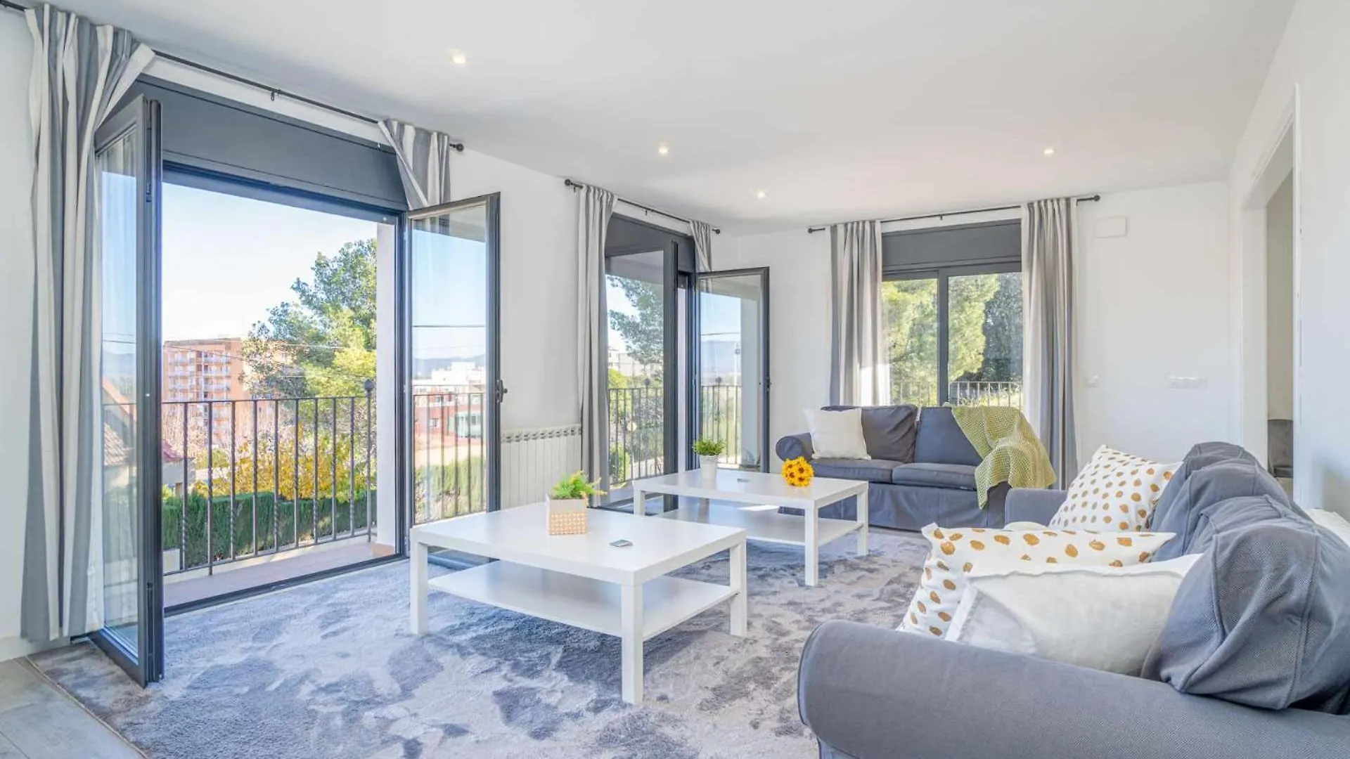 Jouvacations Villa Domenec Figueras España